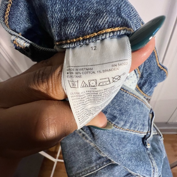 BLUE JEANS // OLD NAVY // Size 12 💙 - Picture 2 of 3